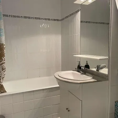 Appartement Avec Jardinet, Proche Et Commerces, - Fr-1-224b-594 La Guérinière