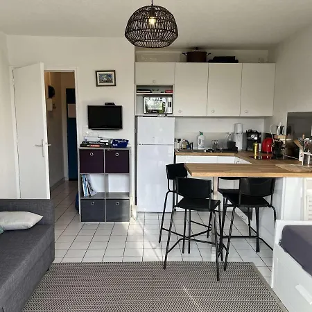 Appartement Avec Jardinet, Proche Et Commerces, - Fr-1-224b-594