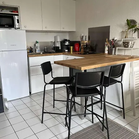 Appartement Avec Jardinet, Proche Et Commerces, - Fr-1-224b-594 La Guérinière