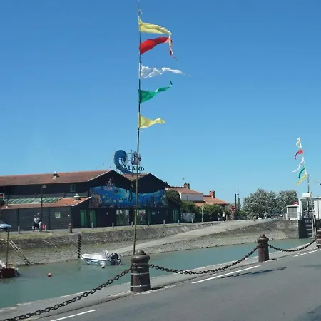 Avec Jardinet, Proche Et Commerces, - Fr-1-224b-594